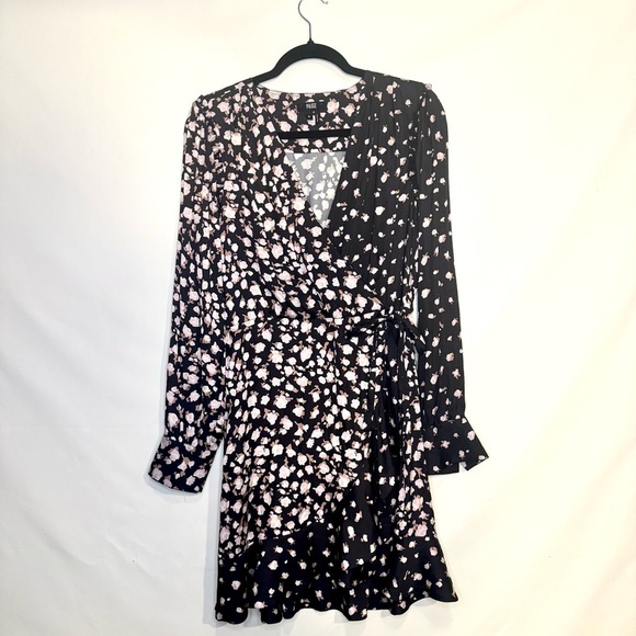 PAIGE Carrie Ann Floral Long Sleeve Wrap Dress with Ruffle Hem Size M - Picture 2 of 11